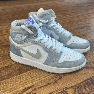 Jordan 1 High Retro Hyper Royal Smoke Grey